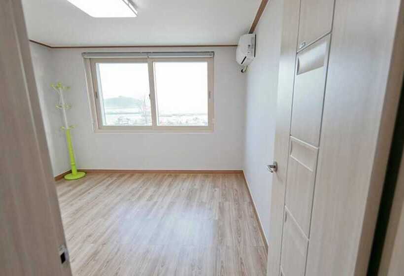 Changwon Gwaengibada Pension