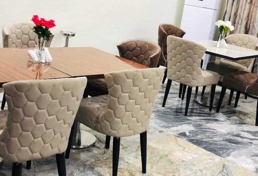 Deja Vu Hotel And Suites