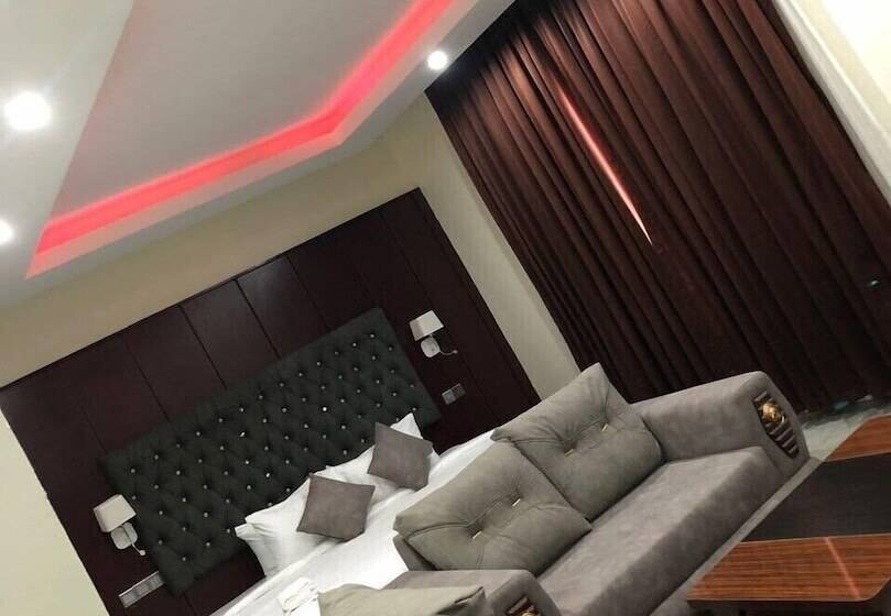 Deja Vu Hotel And Suites