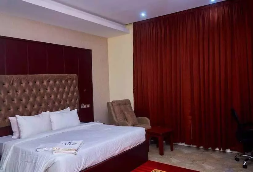 Deja Vu Hotel And Suites