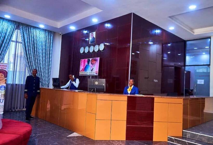 Deja Vu Hotel And Suites