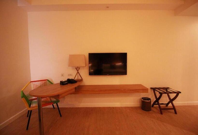 Ferra Hotel And Garden Suites