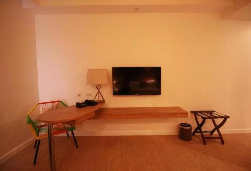 Ferra Hotel And Garden Suites