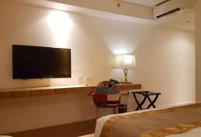 Ferra Hotel And Garden Suites