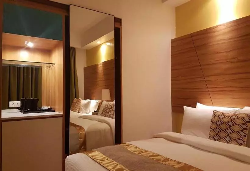 Ferra Hotel And Garden Suites