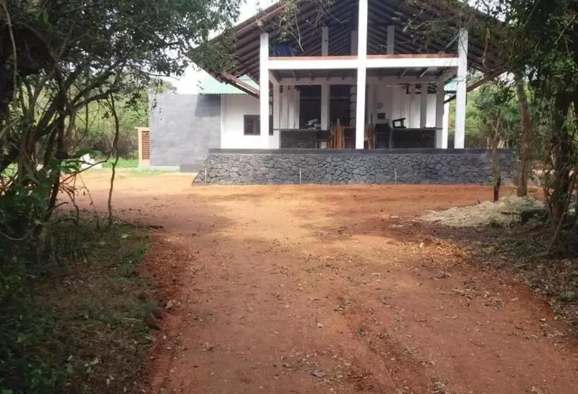 Hotelli Forest Edge Bungalow   Wilpattu
