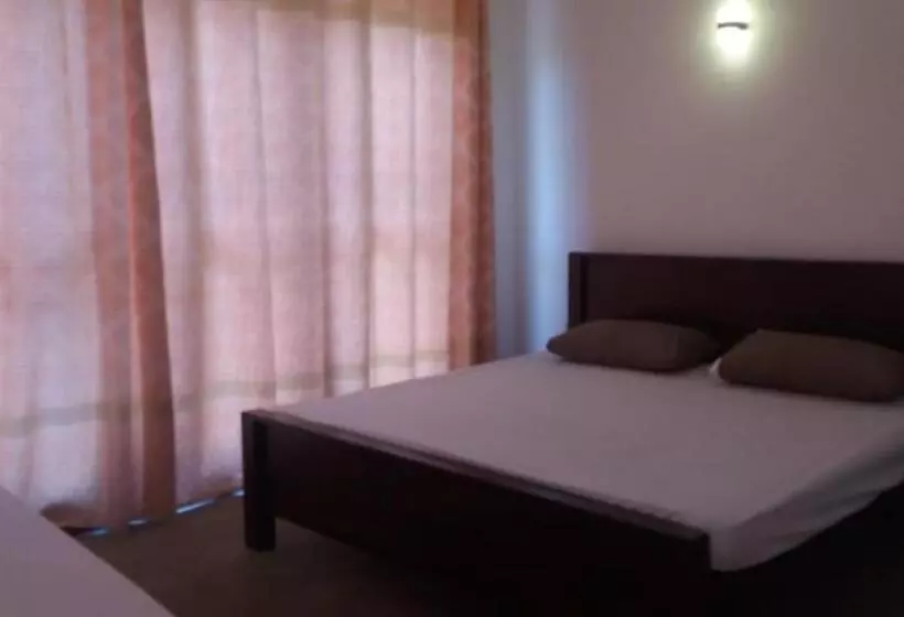 Hotelli Forest Edge Bungalow   Wilpattu