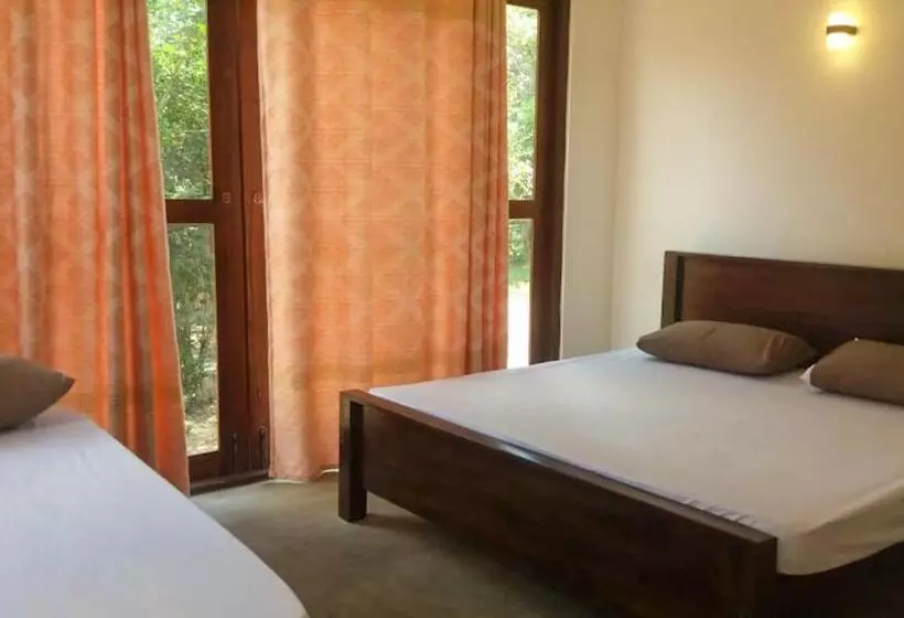 Hotelli Forest Edge Bungalow   Wilpattu