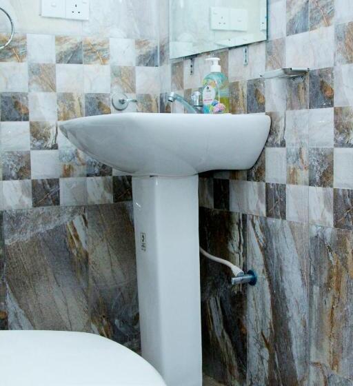 פנסיון The Garnet Mirissa