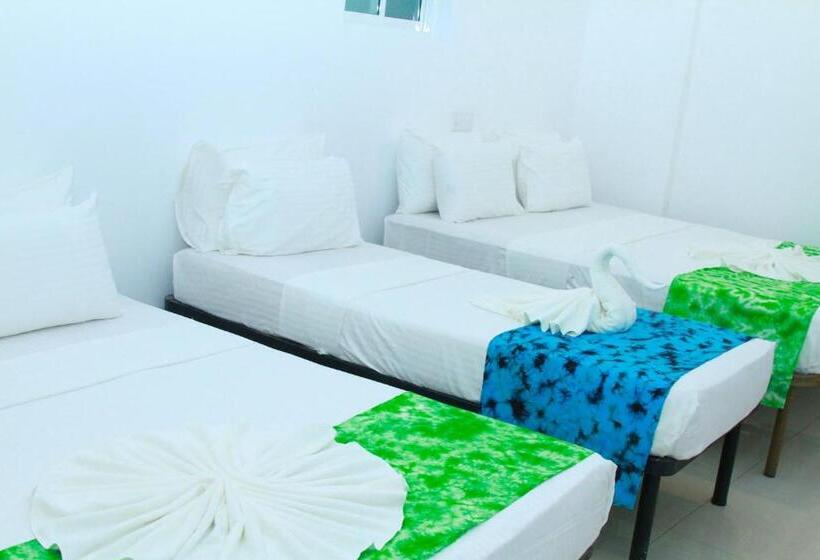 פנסיון The Garnet Mirissa