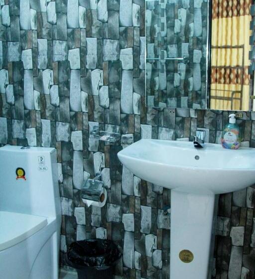 פנסיון The Garnet Mirissa