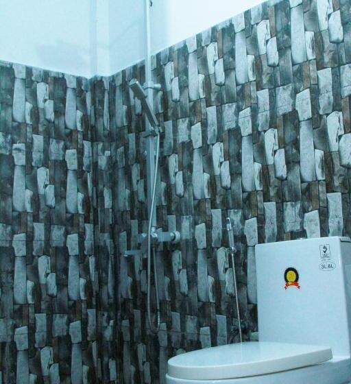 פנסיון The Garnet Mirissa