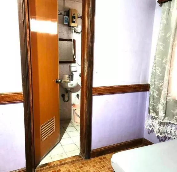 ユースホステル Family Room In Bato, Camarines Sur