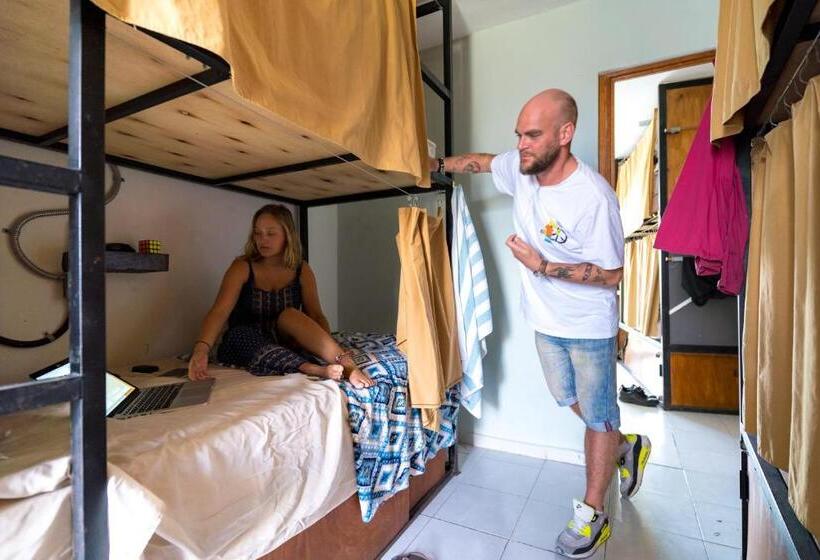 Hostel Hostal Cuca Macuca