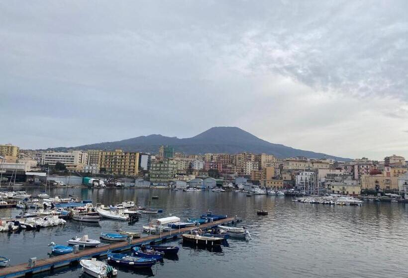 تختخواب و صبحانه La Via Del Mare