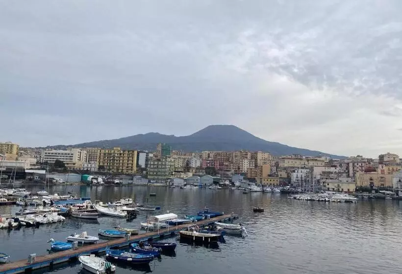 تختخواب و صبحانه La Via Del Mare