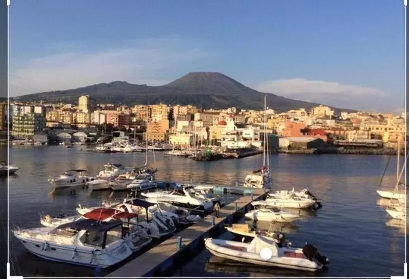 تختخواب و صبحانه La Via Del Mare