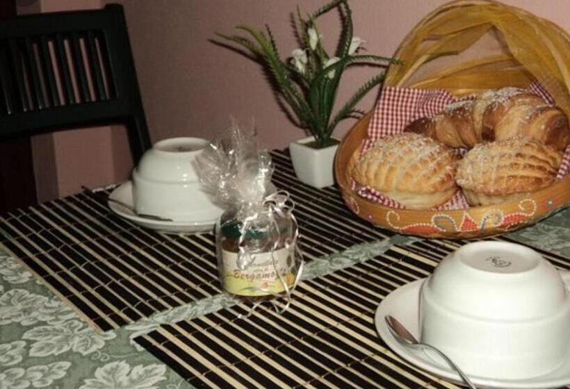 تختخواب و صبحانه La Via Del Mare