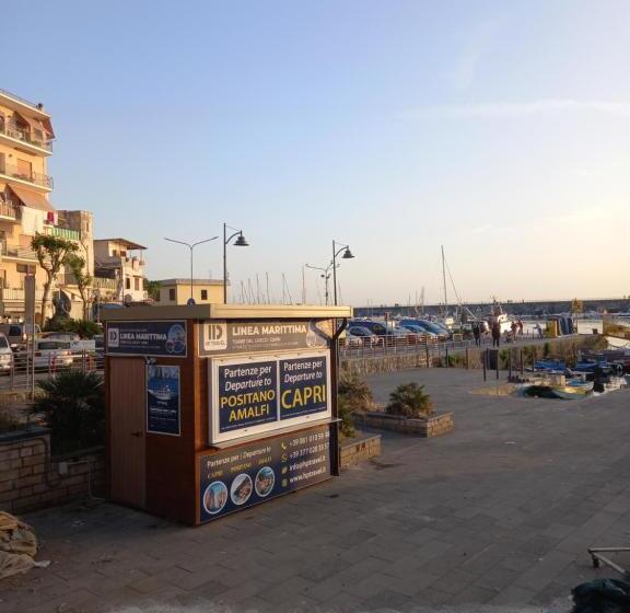 تختخواب و صبحانه La Via Del Mare