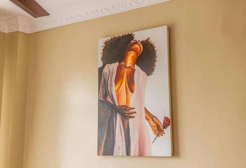 تختخواب و صبحانه Modamba Bar, Restaurant And Social Hall