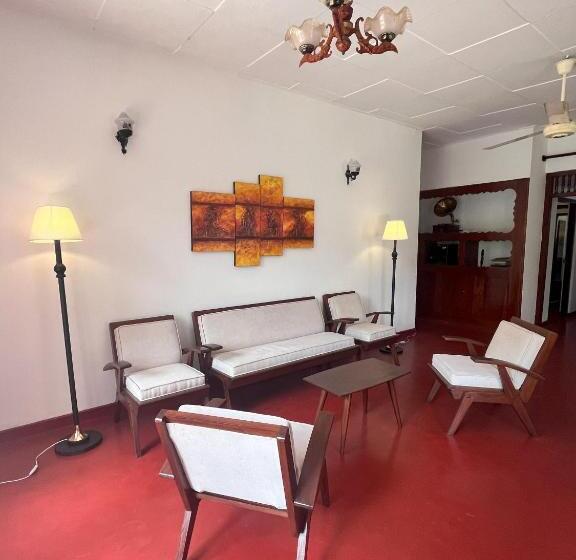 مبيت وإفطار Quantum Villa Weligambay