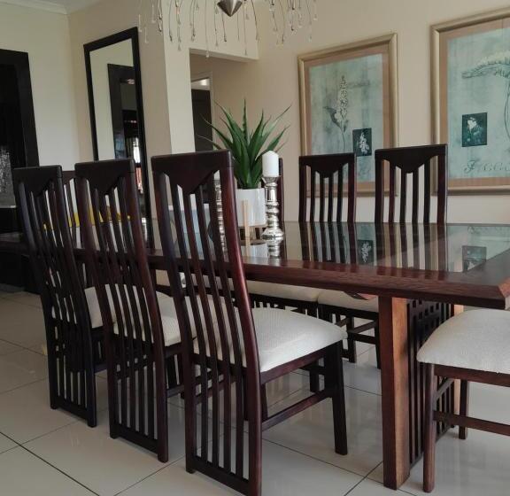 تختخواب و صبحانه The Ridge Bnb