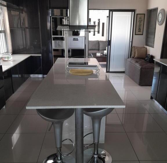 تختخواب و صبحانه The Ridge Bnb