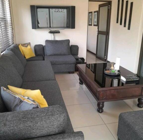 تختخواب و صبحانه The Ridge Bnb