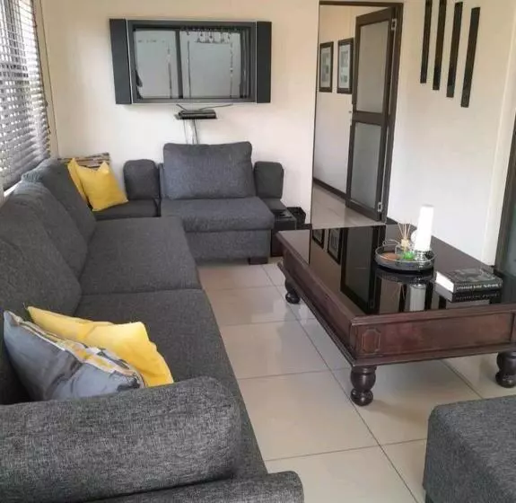 تختخواب و صبحانه The Ridge Bnb