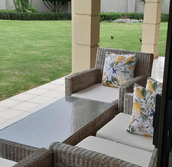 تختخواب و صبحانه The Ridge Bnb