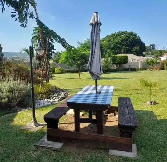 تختخواب و صبحانه The Ridge Bnb