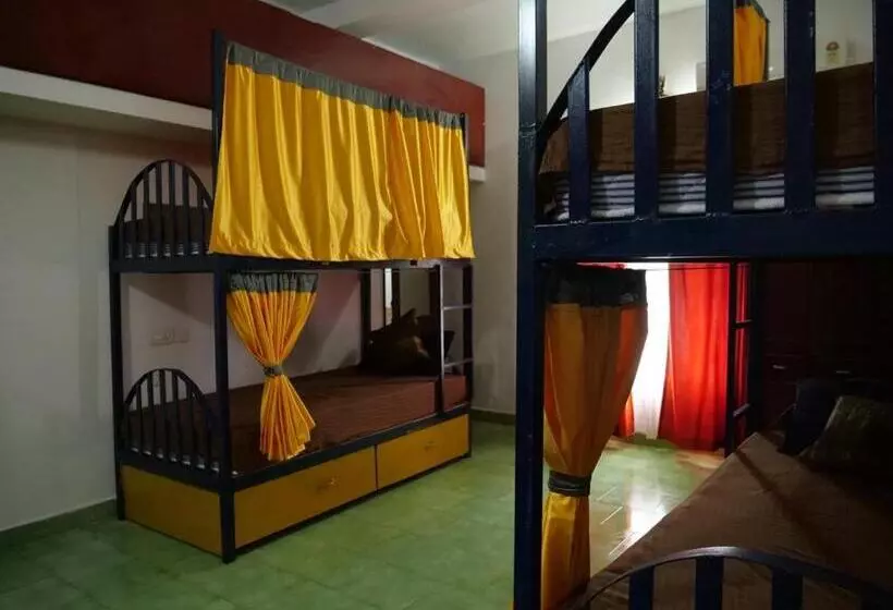 Hosteller S