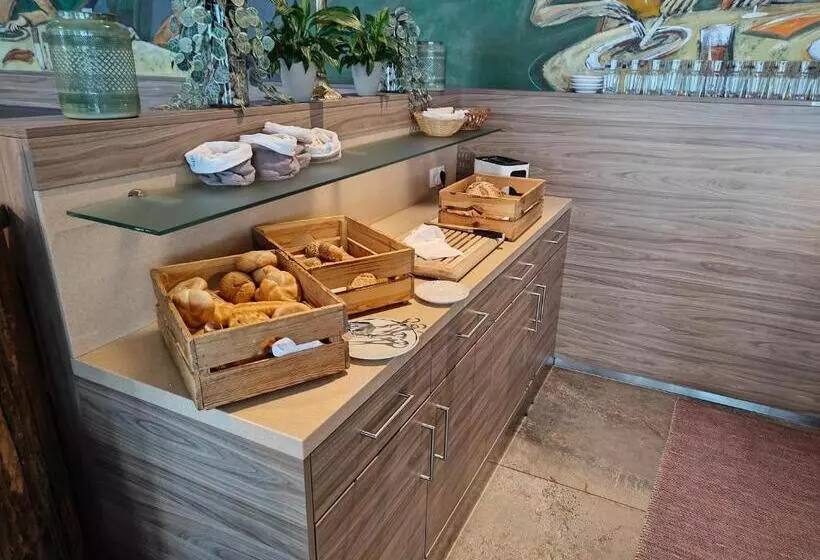 Hotelli Aviva   Für Singles & Alleinreisende