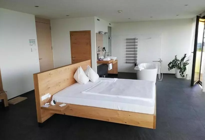 Hotelli Aviva   Für Singles & Alleinreisende