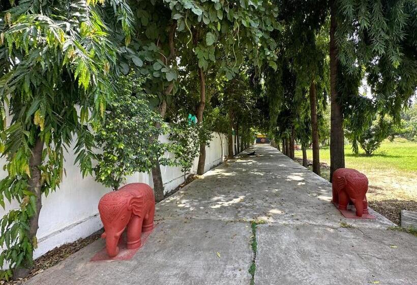 酒店 Chitragarh Farm