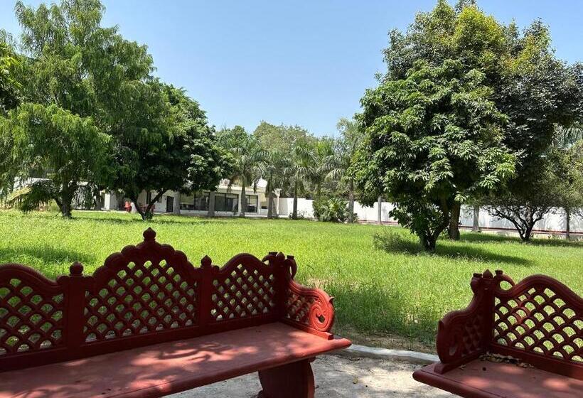 酒店 Chitragarh Farm