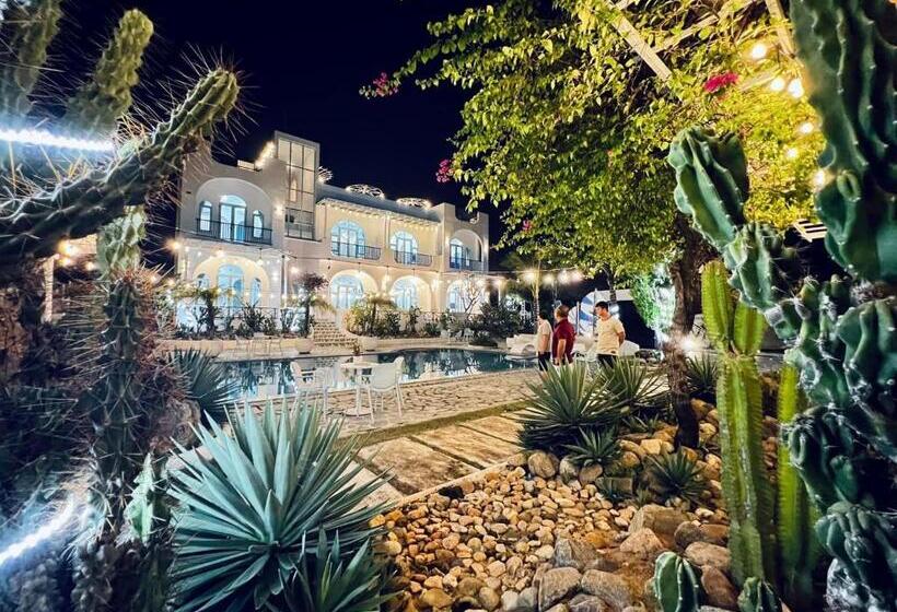 هتل Santorini Villa Cam Ranh