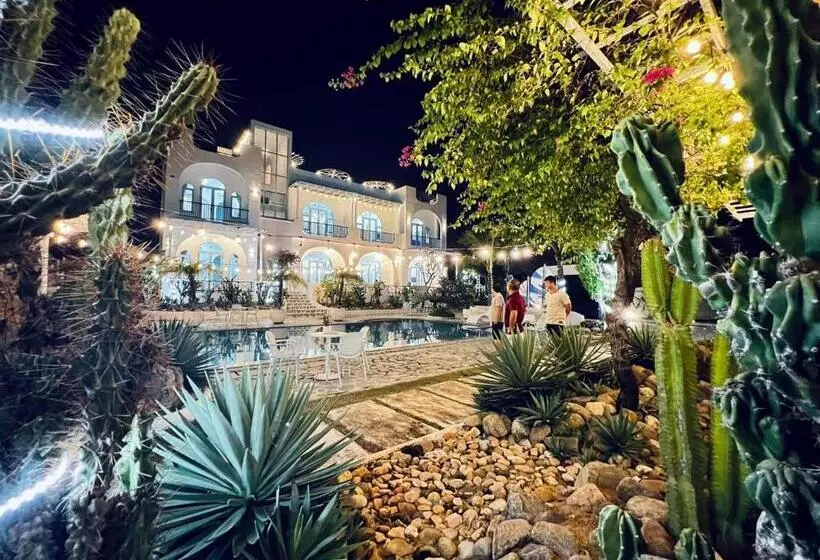 هتل Santorini Villa Cam Ranh