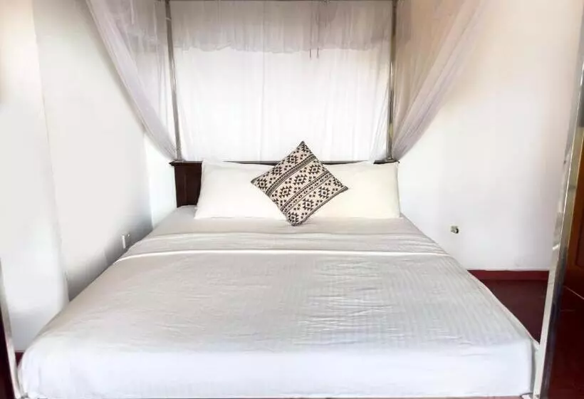 ペンション Bluewave Inn   Weligama