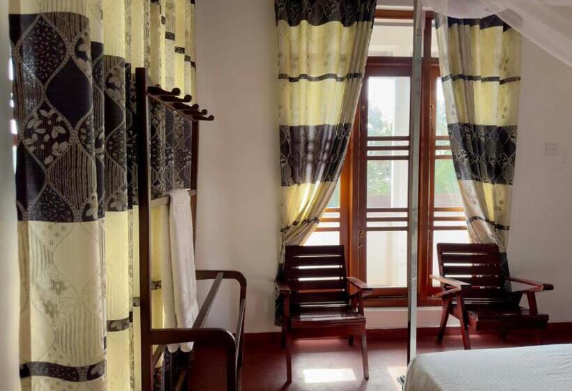 بنسيون Bluewave Inn Weligama