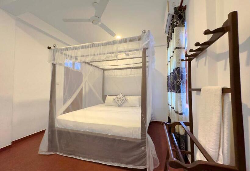 بنسيون Bluewave Inn Weligama