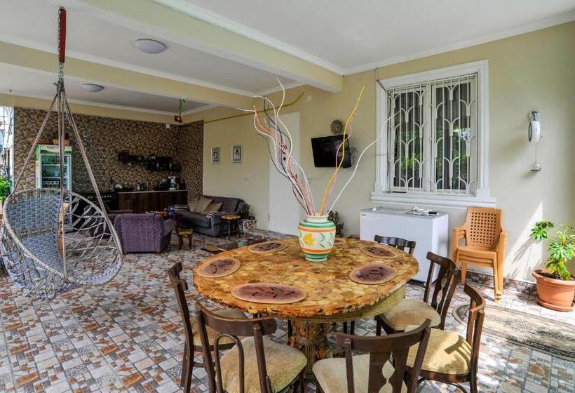 پانسیون Guest House Green House