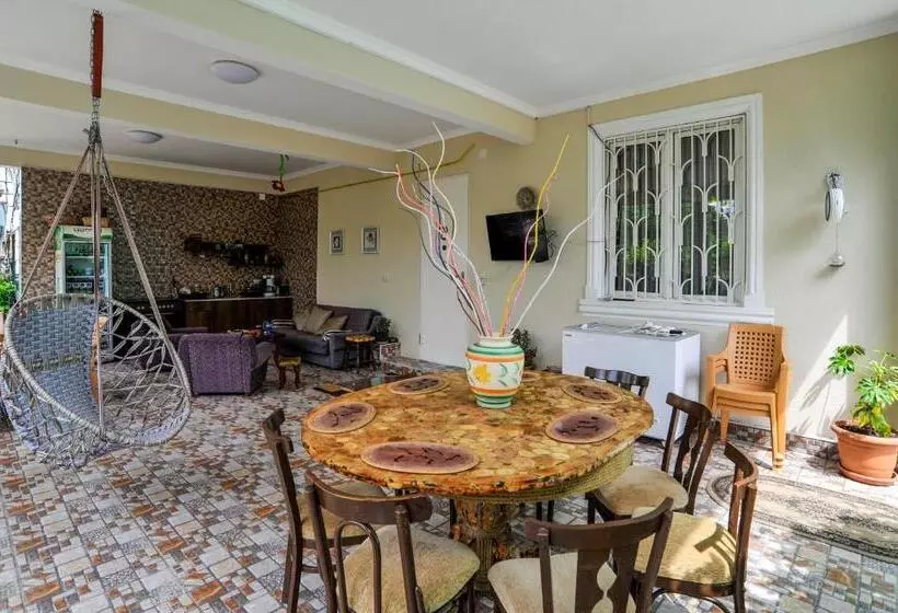 پانسیون Guest House Green House