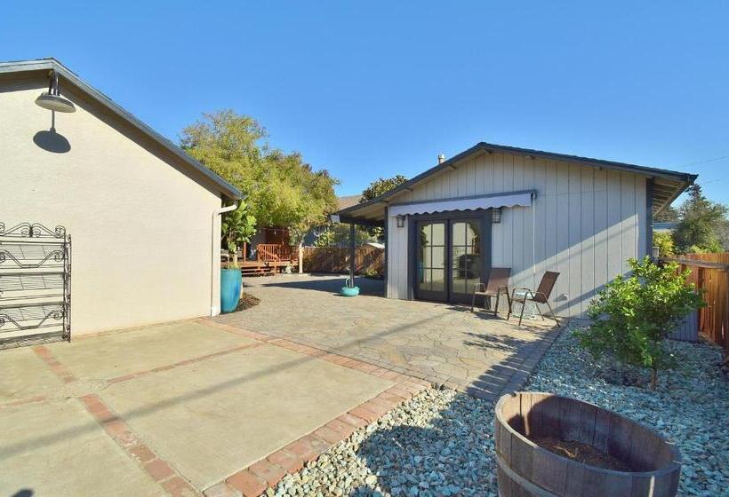 펜션 Modern Immaculate Downtown Cottage With Private Yard