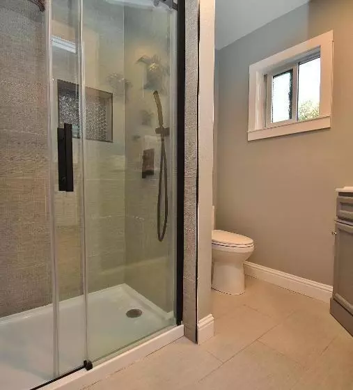 ペンション Modern Immaculate Downtown Cottage With Private Yard