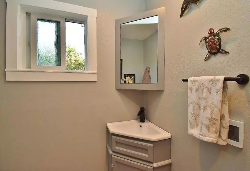 ペンション Modern Immaculate Downtown Cottage With Private Yard