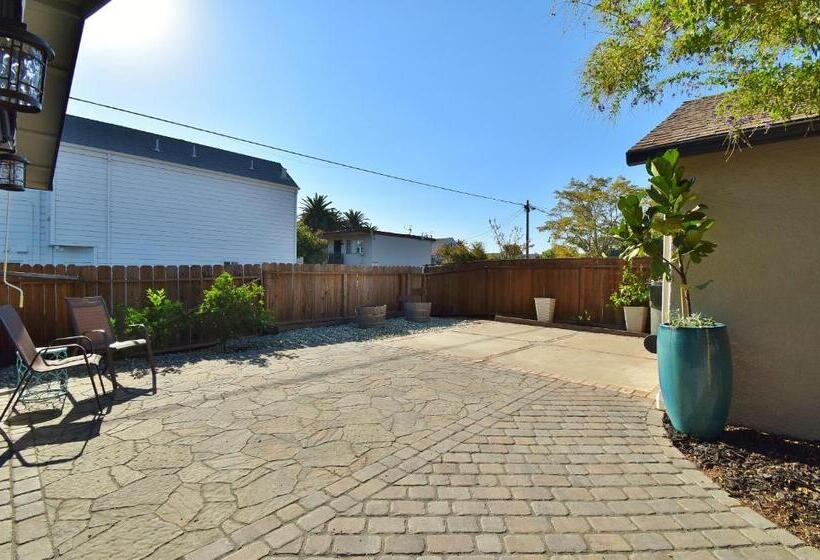 펜션 Modern Immaculate Downtown Cottage With Private Yard