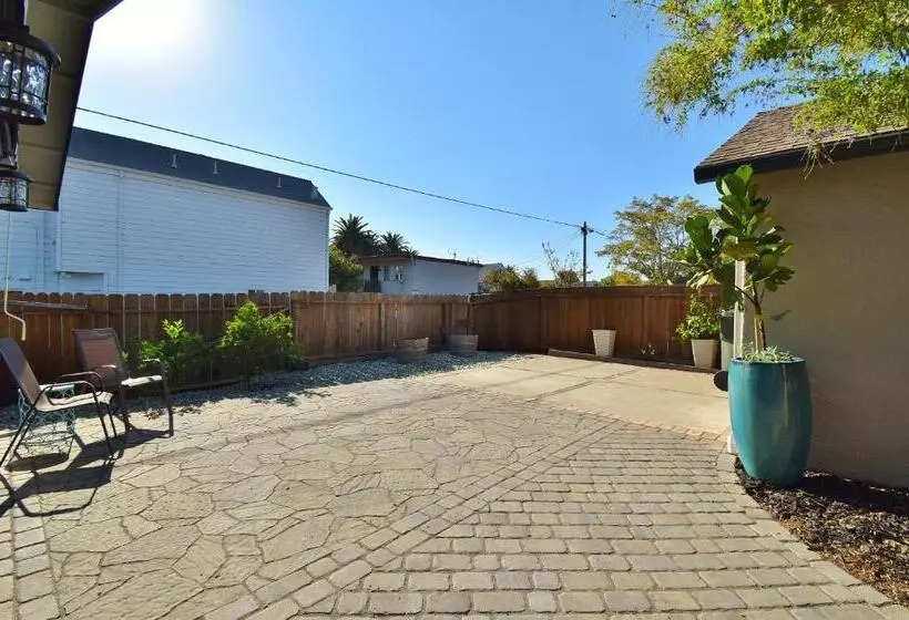 ペンション Modern Immaculate Downtown Cottage With Private Yard