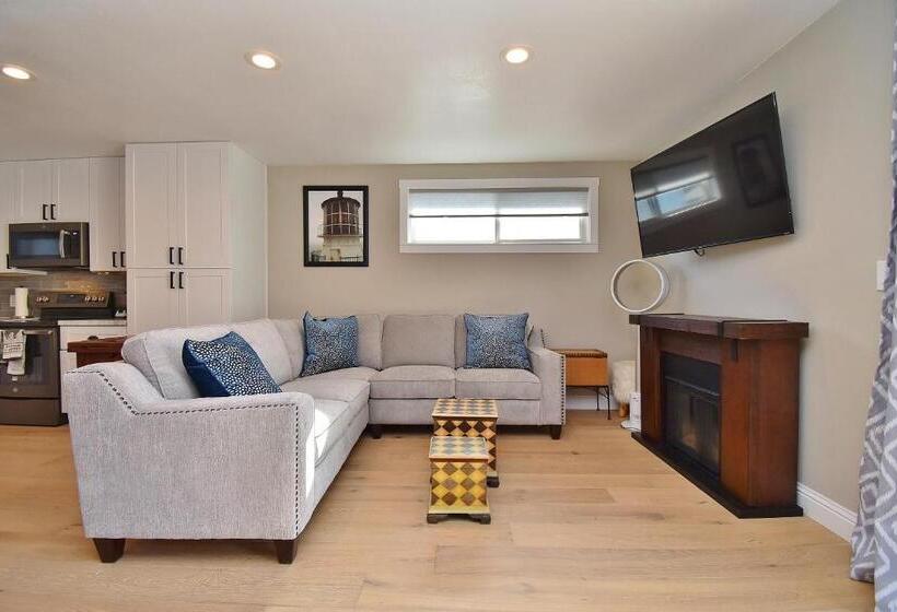 펜션 Modern Immaculate Downtown Cottage With Private Yard