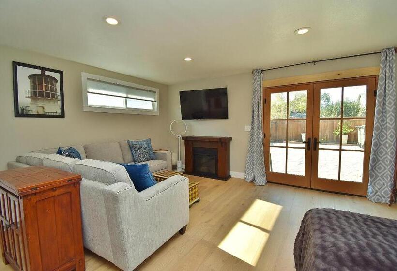 펜션 Modern Immaculate Downtown Cottage With Private Yard